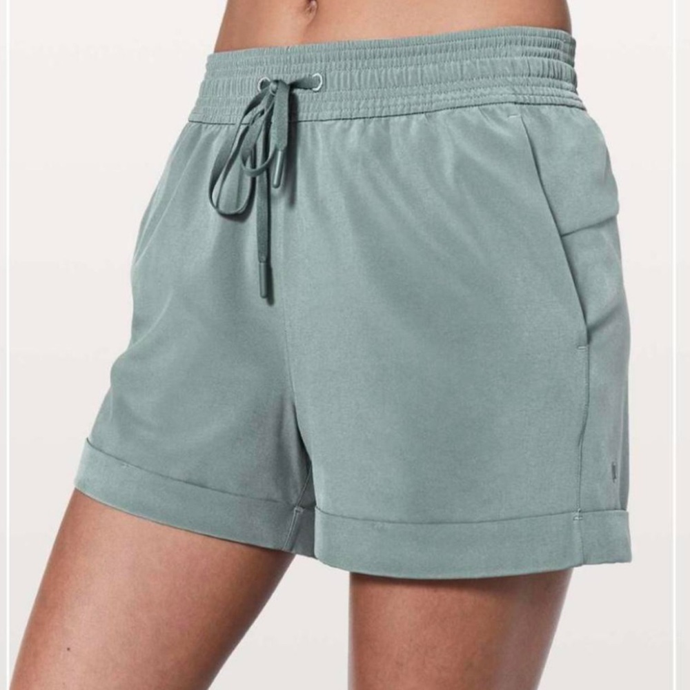 Lululemon Spring Break Away Shorts 3”